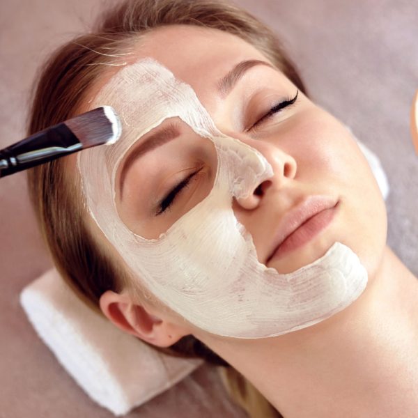 face-peeling-mask-spa-beauty-treatment-skincare-FNHBX4M.jpg